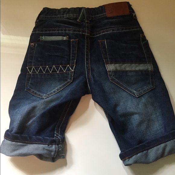 Boys tshirts and Jean shorts size small summer set - Picture 3 of 8